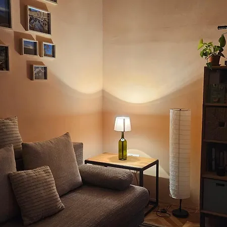 Apartment Citypark Getaway Quiet Historic Flat & Free Parking