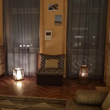 Citypark Getaway Quiet Historic Flat & Free Parking