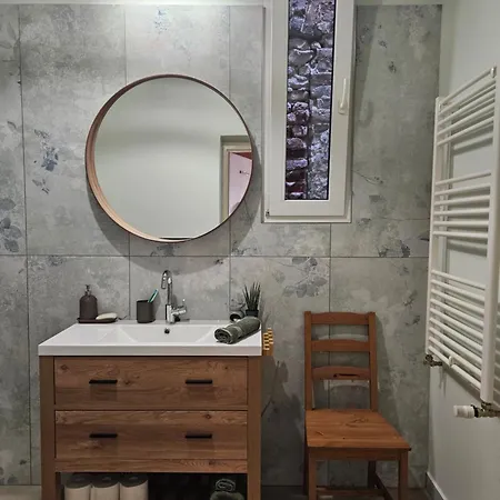 Apartment Citypark Getaway Quiet Historic Flat & Free Parking *